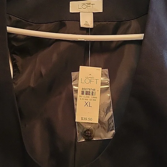 LOFT Women's Black Sleeveless Vest - Picture 2 of 3